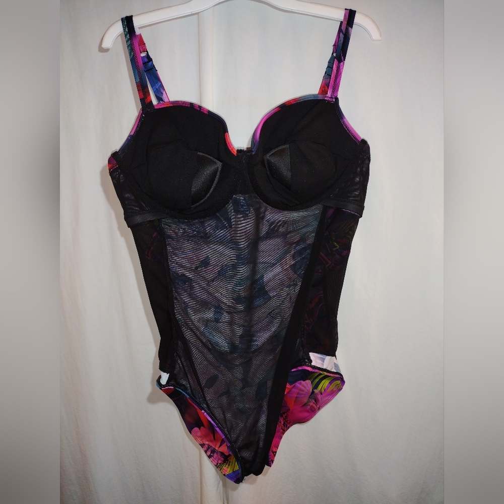 Lattice Side Underwire Sexy Swimsuit Size 2 2X D/DD  Torrid - Picture 8 of 12
